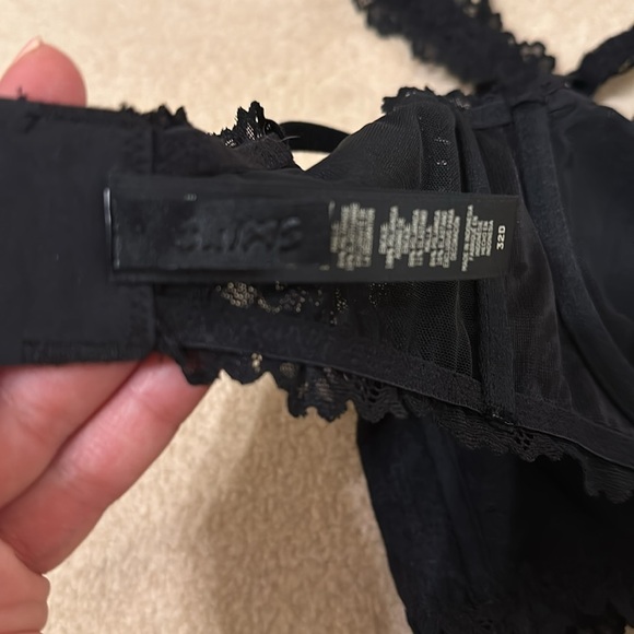 SKIMS! - Picture 2 of 4